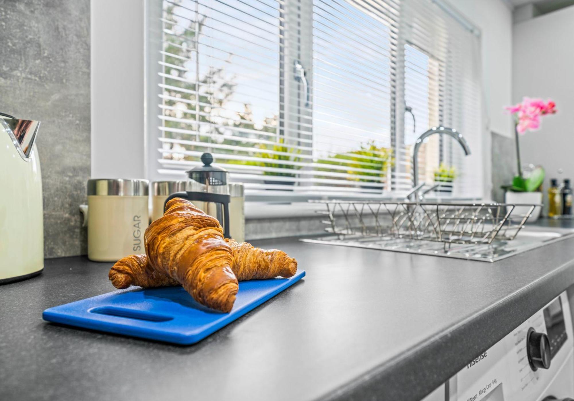 West End House By Klass Living Bellshill Ngoại thất bức ảnh