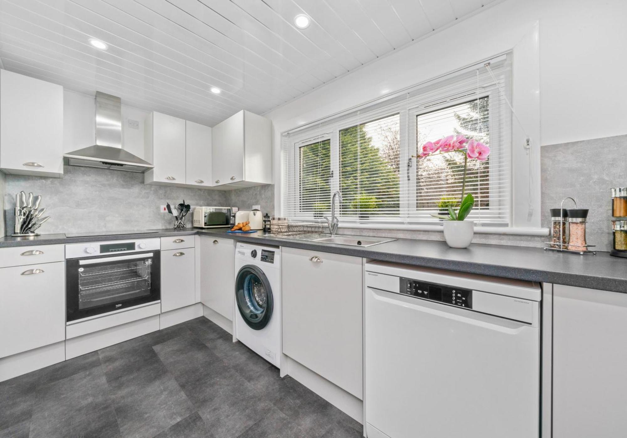 West End House By Klass Living Bellshill Ngoại thất bức ảnh
