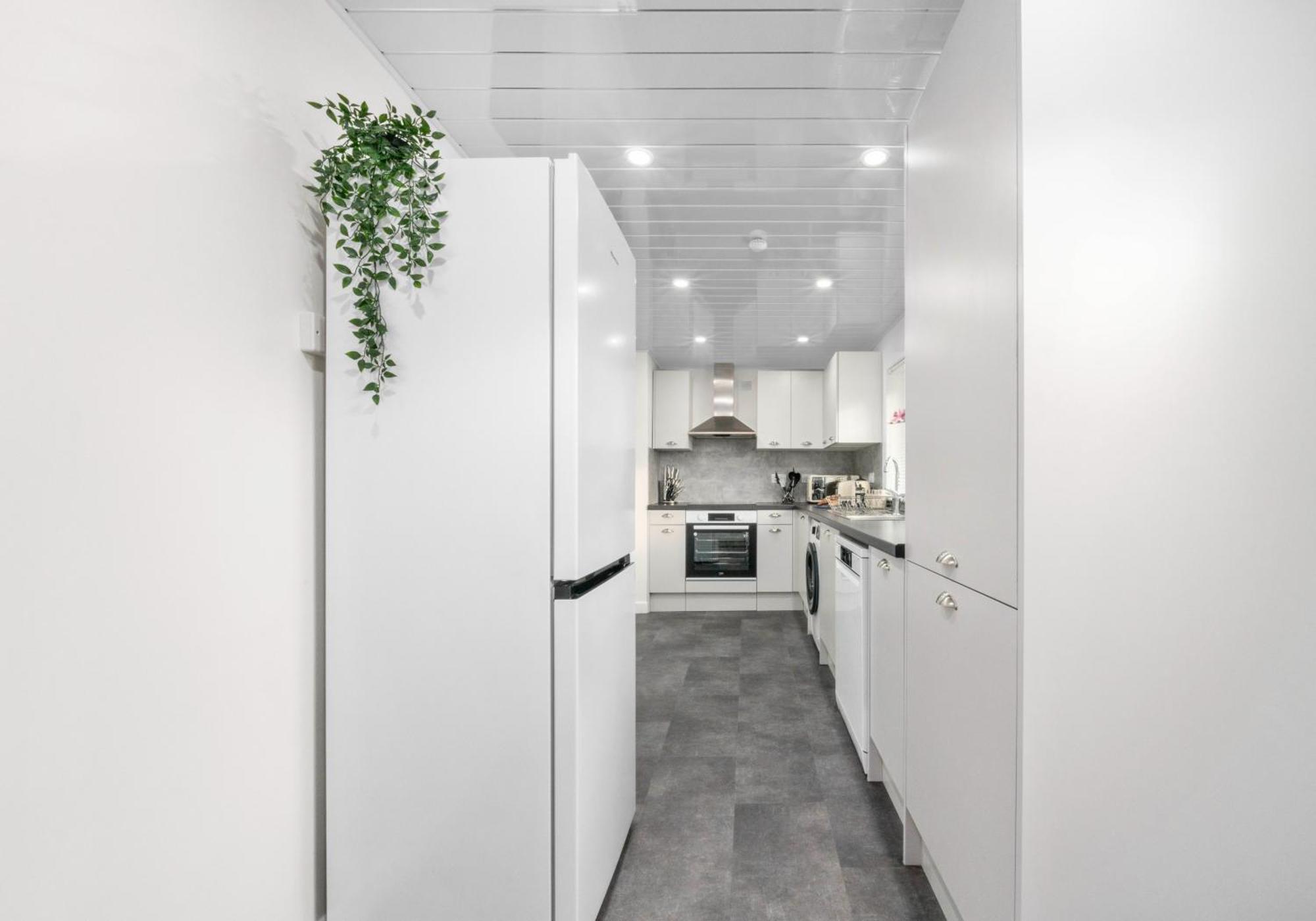 West End House By Klass Living Bellshill Ngoại thất bức ảnh