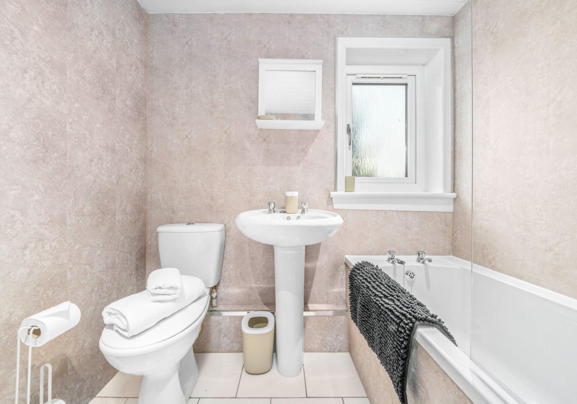 West End House By Klass Living Bellshill Ngoại thất bức ảnh